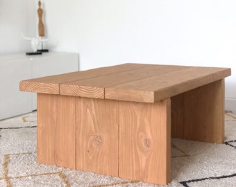Table basse en bois massif sur-mesure avec pied rustique