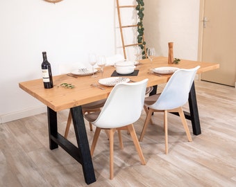 Table de salle à manger en bois massif sur-mesure avec pied tréteau