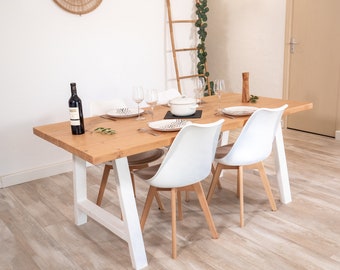 Table de salle à manger en bois massif sur-mesure avec pied tréteau