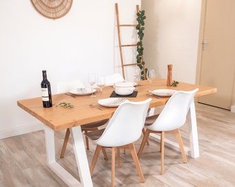 Table de salle à manger en bois massif sur-mesure avec pied trapèze