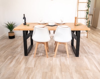 Table de salle à manger en bois massif sur-mesure avec pied carré