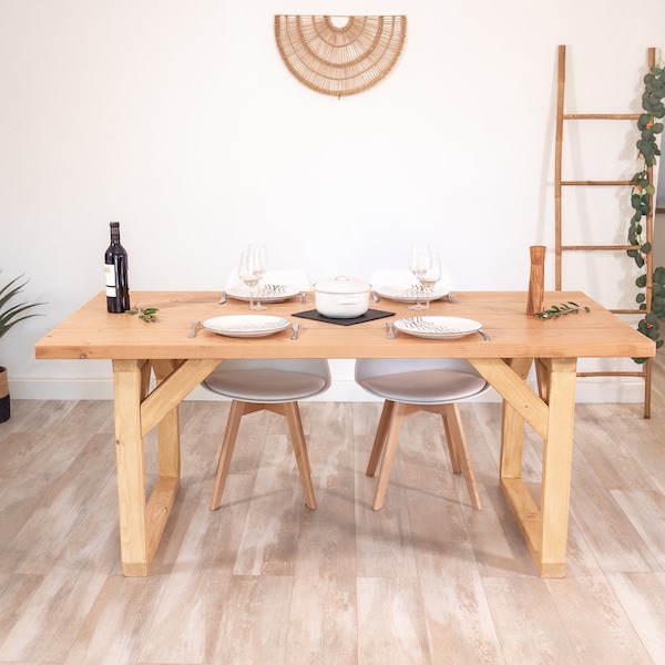 Table de salle à manger en bois massif sur-mesure avec pied carré