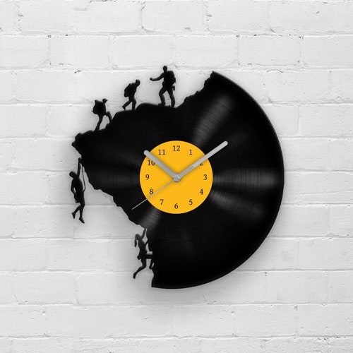 Climbing Men Vinyl Clock Adventurer Gift Wall Decor Bouldering Gifts for Climbers Travel Accessories Hiking Artwork Extreme Sports Fan Art