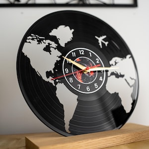 Horloge mondiale globe - horloge murale disque vinyle, cadeau de voyage unique recyclé, décoration carte du monde, art mural pour chambre d'enfant, carte du monde vintage, aventurier