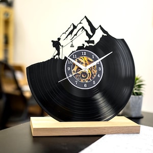 Horloge de bureau pour disque vinyle homme randonnée avec support - Design montagne et aventure - Cadeau nature unique pour les randonneurs ou les amateurs de plein air - Horloge murale