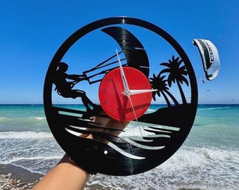Orologio in vinile con disco da kitesurf: decorazione costiera per la casa sulla spiaggia per surfisti