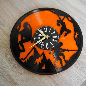 Cadeau unique d'horloge d'escalade pour femmes grimpeuses, art mural disque vinyle, aventure en plein air, alpinisme, cadeau de voyage vintage pour elle