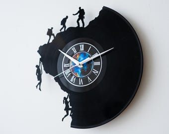 Climbing Men Vinyl Record Clock: Adventurer Wall Art