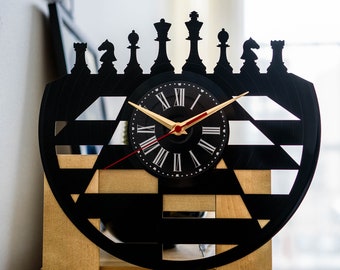 Horloge disque vinyle pour échiquier, oeuvre d'art murale unique faite main pour les amateurs de jeu, idée cadeau déco pour joueur d'échecs, décoration homme des cavernes