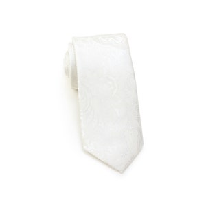 Ivory Paisley Kinderkrawatte | Jungen Krawatte in Ivory mit gewebtem Paisley Design | Formale Ring Träger Krawatte in Ivory mit Paisleys (5-10 Jahre)