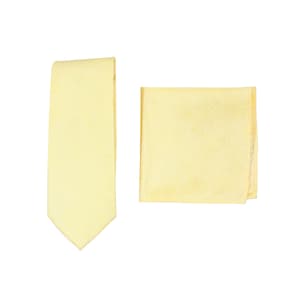 Zestaw krawatów męskich Spring Yellow | Krawat + chusteczka w kolorze wiosenno-żółtym z wzorem drewna