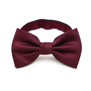 Nœud papillon bourgogne | Nœud papillon rouge bordeaux mat | Nœud papillon rouge bordeaux de couleur unie en finition mate dans un style pré-noué