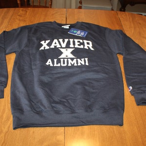 Xavier University Musketiere Blue Champion Alumni Sweatshirt - Neu mit Anhängern - Medium