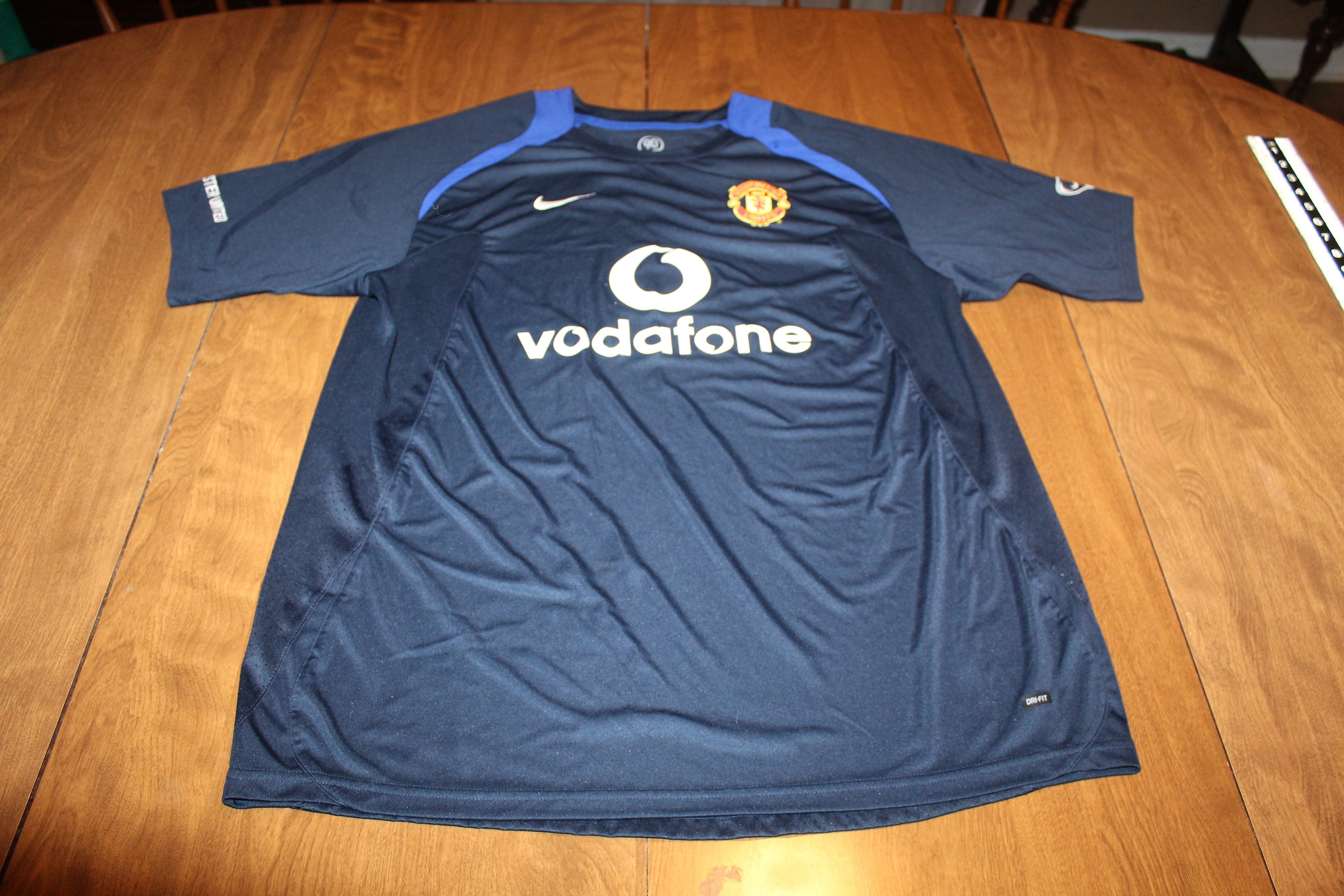 Manchester united hotsell blue vodafone jersey