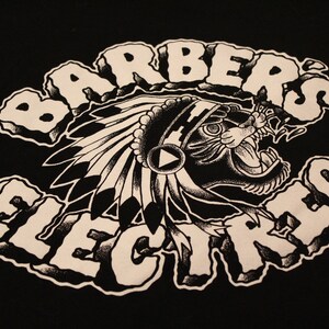 Vintage Tattoo Shop Barber&#39;s Electric camiseta negra - Pequeña