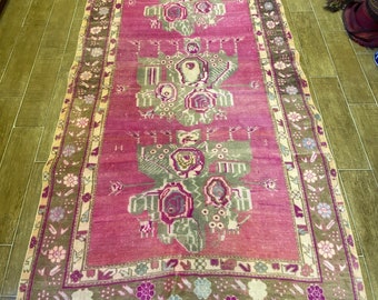 V ,Caucasian karabag rug, antique rug old rug, vintage rug, floor rug, hıme decor rug Azerbaijan rug, hanmade rug, woven rug,7’5”x4’3”