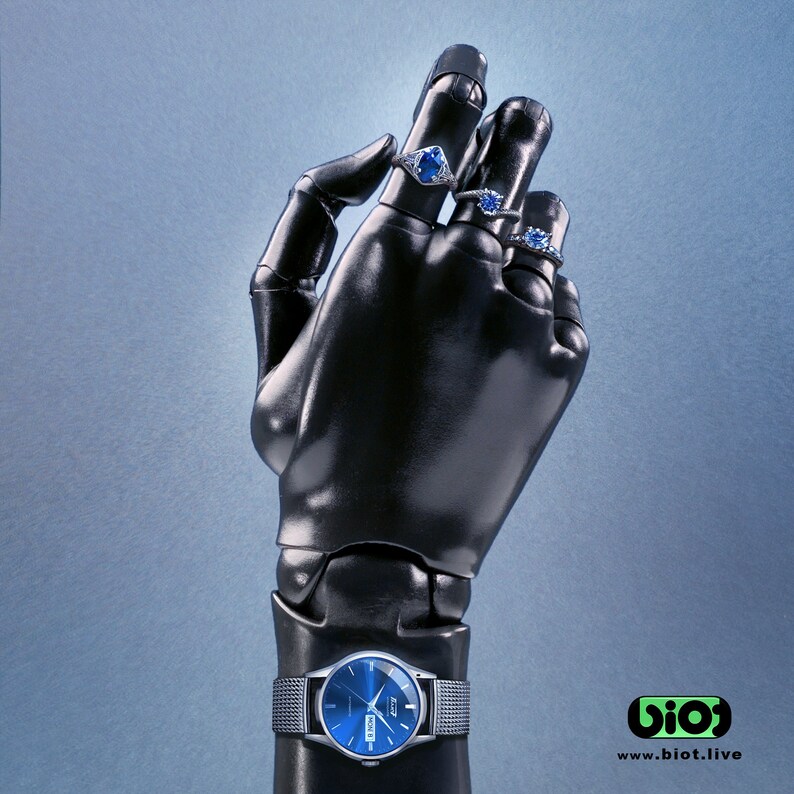 рука механическая. браслет pavlok. часы для пожилых людей. Sato ws2 браслет. браслет биот.