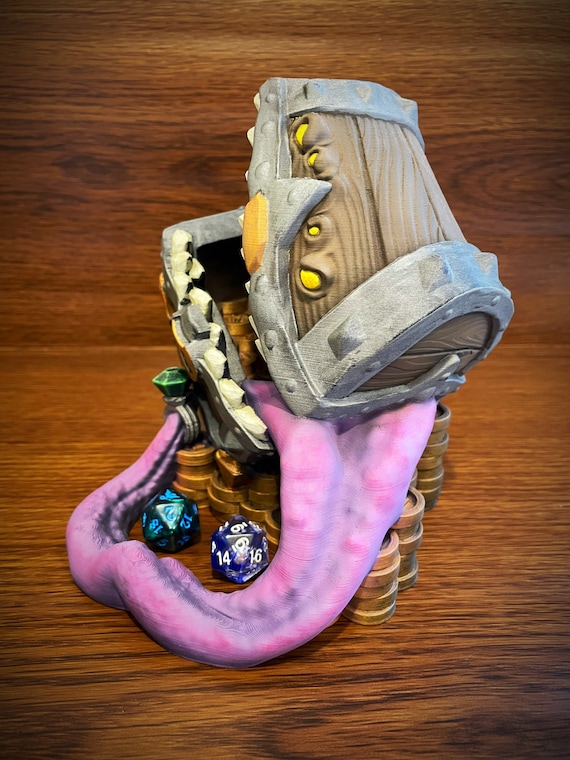 CASEMATIX Mimic Dice Chest And DND Dice Case With 7 Included RPG Dice