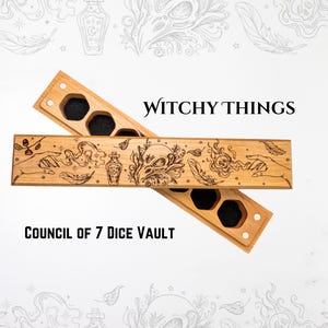 Pudełko na kości | Witchy Things | Pudełko na kości DnD z grawerunkiem laserowym | Prezent DnD | Dice Vault | Dungeons & Dragons | Pathfinder | TTRPG | RPG | Wyprodukowano w USA