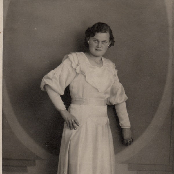 1930's Photo '30's Femme Fatale' Studio Portrait of Lady in Satin Dress,