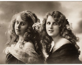 1910's Photo 'Bohemian Beauties' 1910's Glamourous Girls, Glamour Postcard, Ladies, 1910's Hairstyles, Antique Photo, Rppc