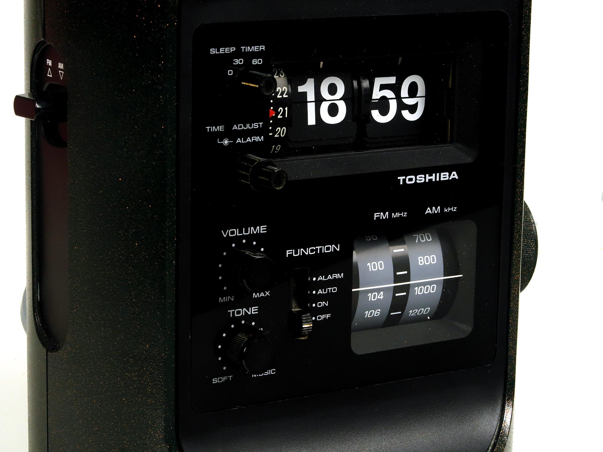 【通電確認済】TOSHIBA パタパタ時計　ラジオ　RC-693F ジャンク 通電確認済】TOSHIBA パタパタ時計 ラジオ RC-693F ジャンク