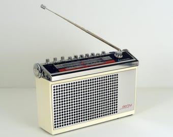 1960年代のヴィンテージ Nordmende Stradella 49 M トランジスタラジオ
