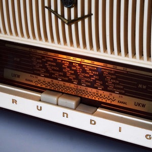 Grundig Musikgerät Type 87 Tube Amplifier FM AM Receiver bordeau Cabinet 1950s Tube Radio with Bluetooth module Tubular image 5