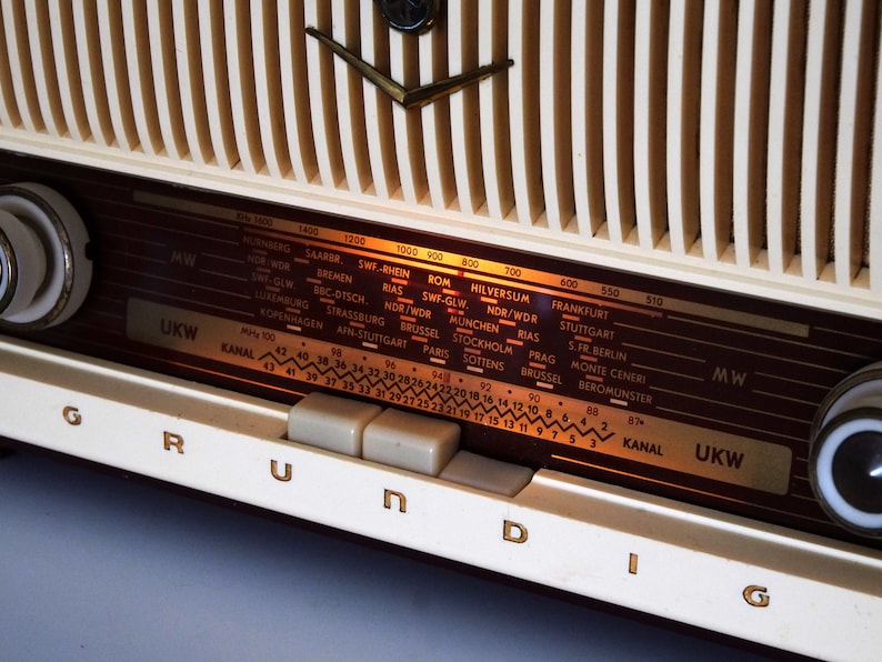 Grundig Musikgerät Type 87 Tube Amplifier FM AM Receiver bordeau Cabinet 1950s Tube Radio with Bluetooth module Tubular image 5