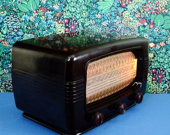 RADIALVA SUPER AS 53  Tube Radio  Made in France  Vintage to cute to Bluetooth space age rock and roll valve 110/220Vac