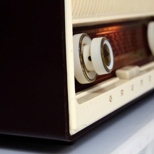 Grundig Musikgerät Type 87 Tube Amplifier FM AM Receiver bordeau Cabinet 1950s Tube Radio with Bluetooth module Tubular image 10