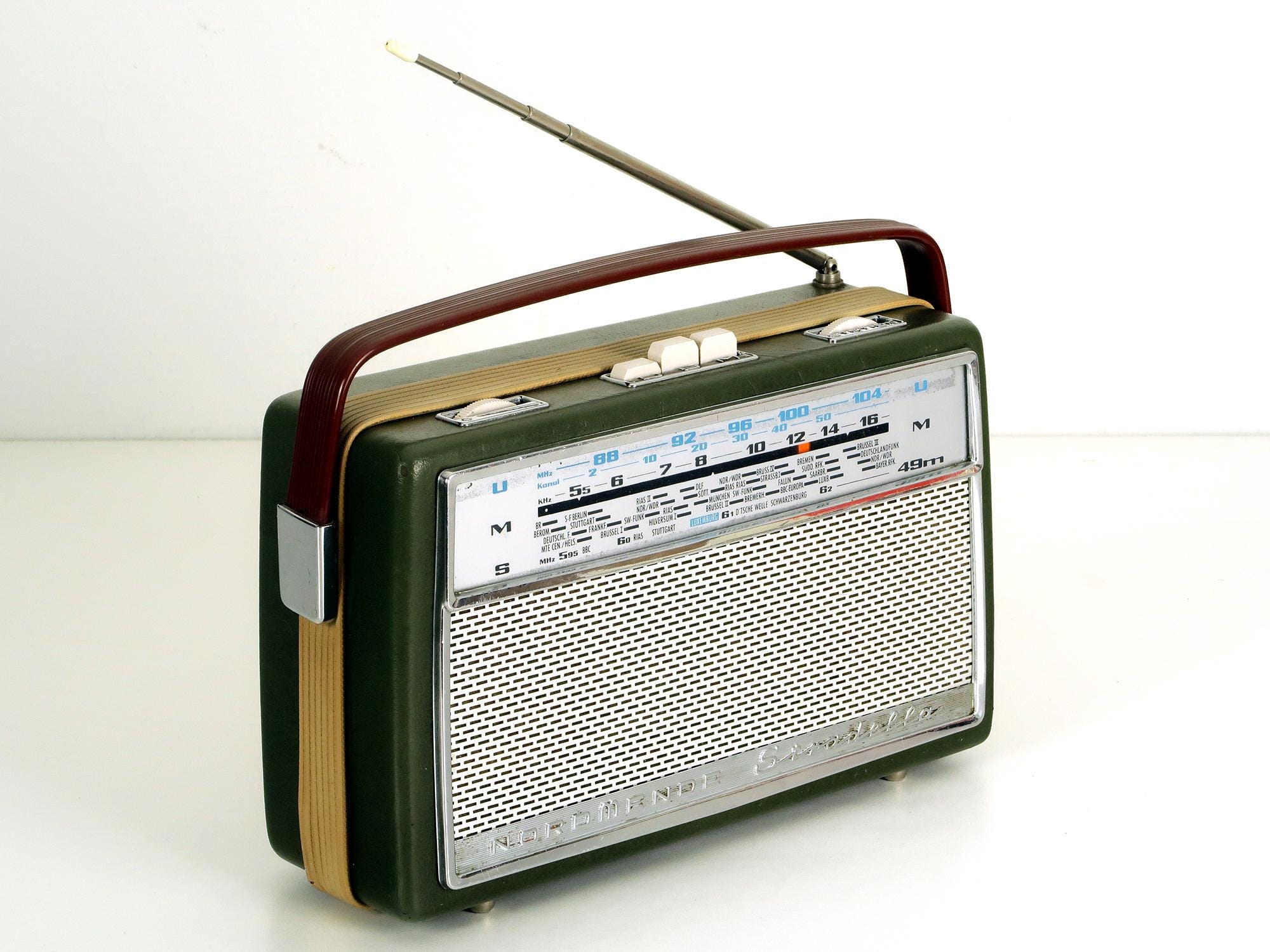 1960年代のヴィンテージ Nordmende Stradella 49 M トランジスタラジオ
