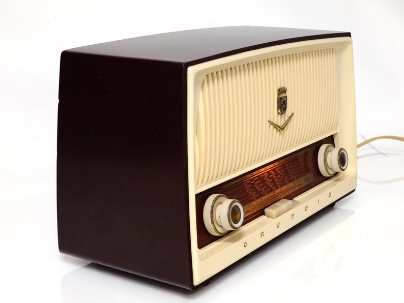 Grundig Musikgerät Type 87 Tube Amplifier FM AM Receiver bordeau Cabinet 1950s Tube Radio with Bluetooth module Tubular image 2