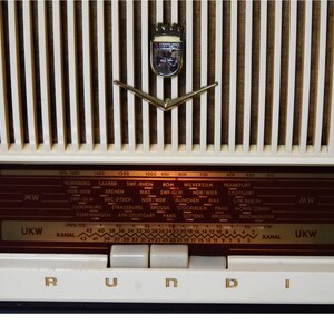 Grundig Musikgerät Type 87 Tube Amplifier FM AM Receiver bordeau Cabinet 1950s Tube Radio with Bluetooth module Tubular image 6