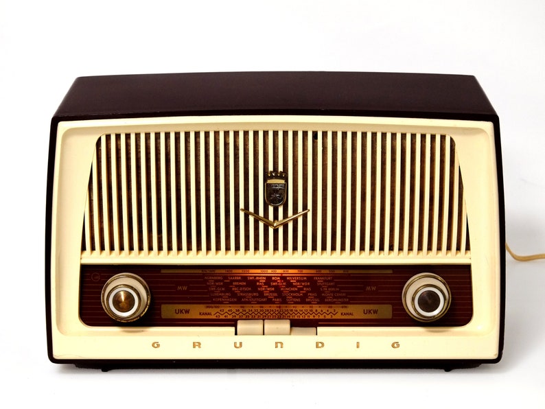 Grundig Musikgerät Type 87 Tube Amplifier FM AM Receiver bordeau Cabinet 1950s Tube Radio with Bluetooth module Tubular image 3