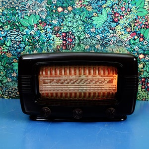 RADIALVA SUPER AS 53  Tube Radio  Made in France  Vintage to cute to Bluetooth space age rock and roll valve 110/220Vac