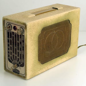 Vintage Starlet 36 french tuberadio 1952 By Radio Star