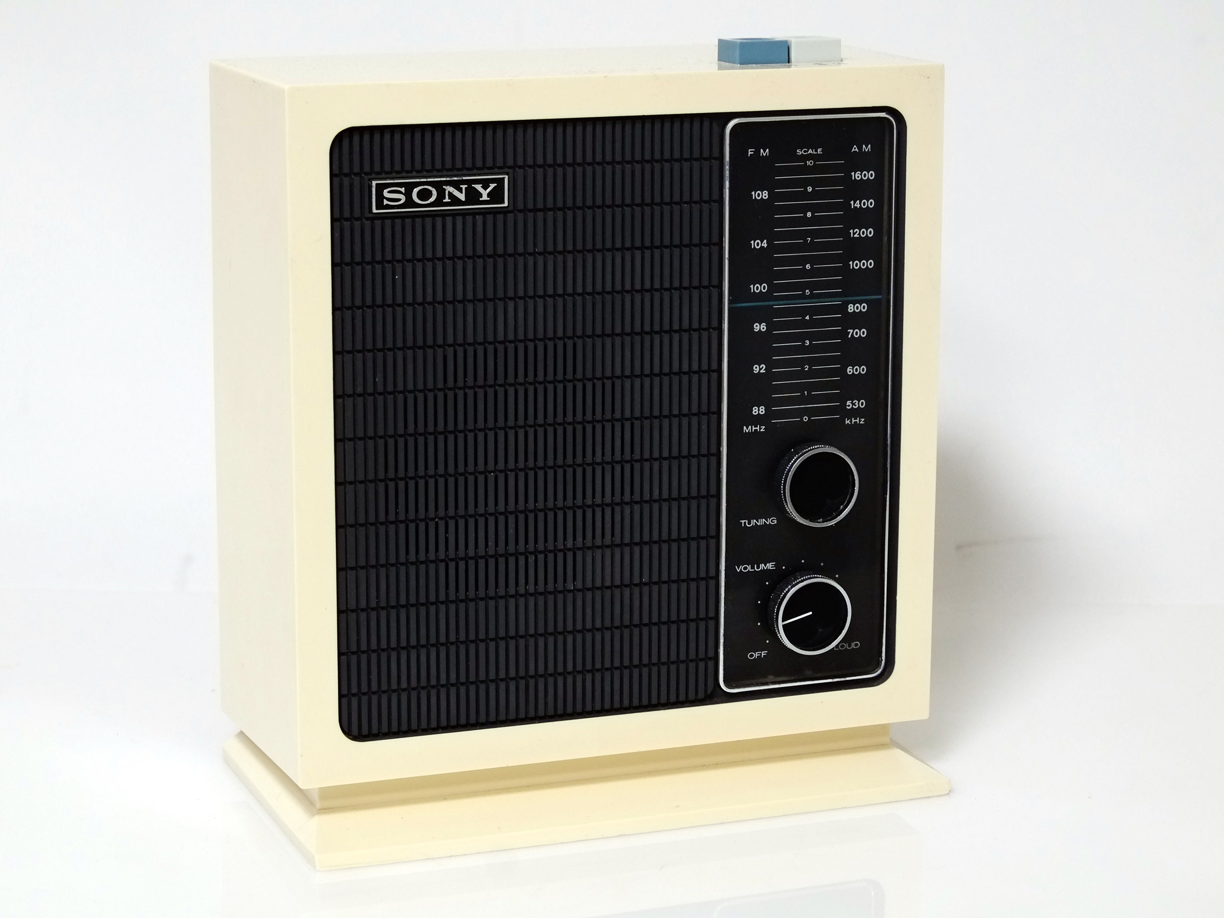 Vintage Desktop Radio SONY 8F11E 2 Band AMFM Space Age Etsy