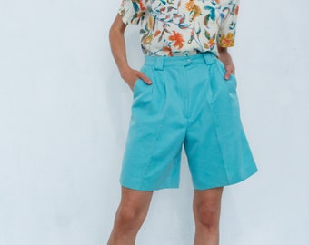 Vintage cyan blue taylored play shorts / Midi above the knee lenght high waisted bright shorts.