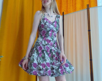 Mini vestido floral vintage púrpura / Por encima del botón frontal de la rodilla hasta el vestido boho strappy