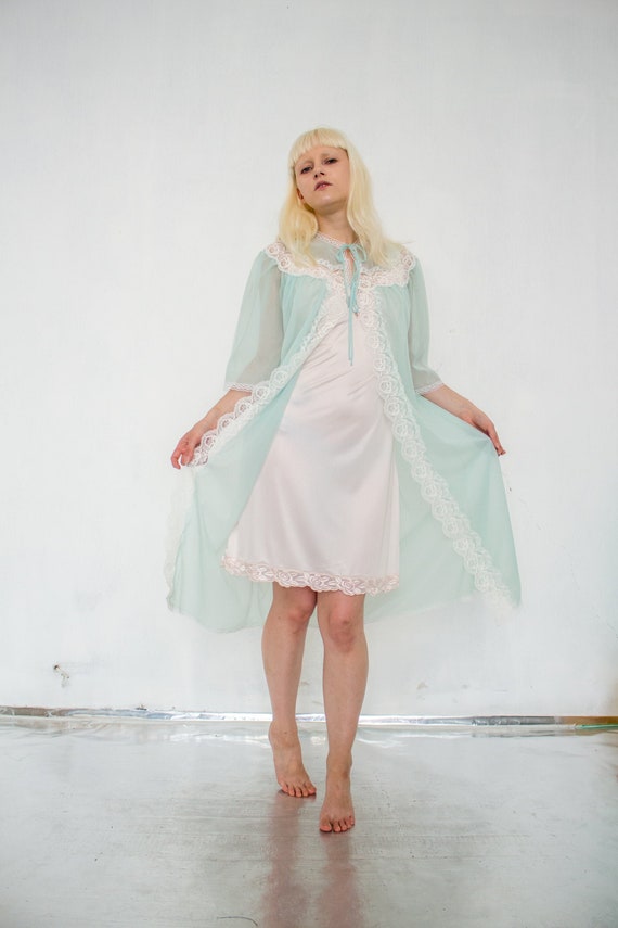 Vintage Angel Sleeved Light Green Robe / Lingerie Nightgown With Lace Trim  - Etsy
