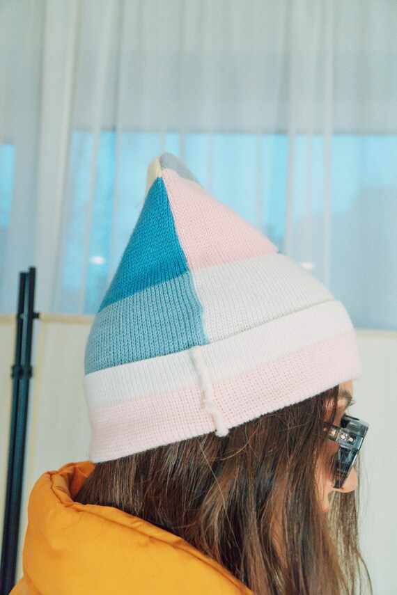 Nordic Vintage Ski Beanie Hat in Light Pastel Pink White  display picture 2