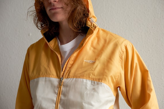 【UMBRO】 Classic W's Hooded Windbreaker Zip Up Jacket R5374 Vintage UMBRO Windbreaker Sports Shell Jacket . Lightwear