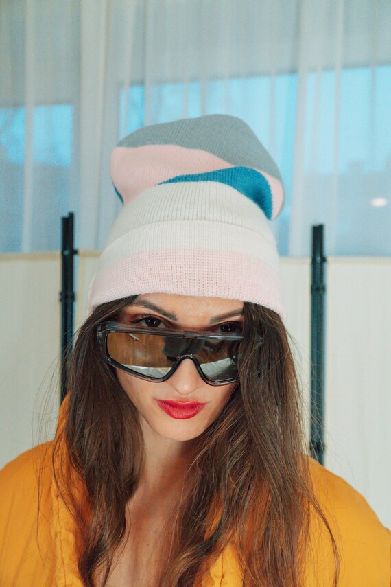 Nordic Vintage Ski Beanie Hat in Light Pastel Pink White  display picture 1