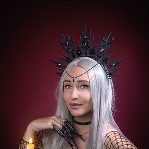 Black Crown, Evil queen headpiece, Vampire crown, Gothic wedding headband, Moon halo crown black crystal, Witch crown, Vampire costume