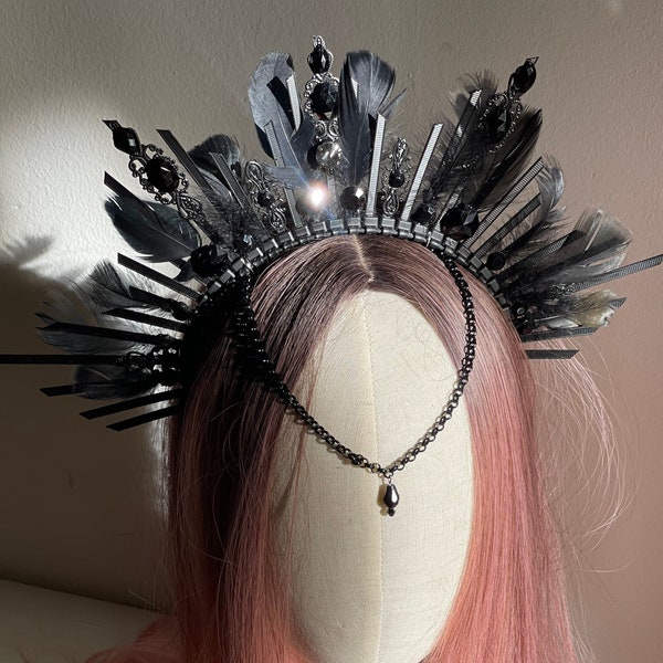 Black Halo Crown, Feather Halo Headpiece, Festival crown, Gothic Wedding Crown, Fascinators Headband, Flapper Headband 1920s, Dark woodland