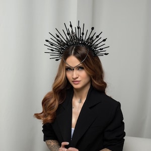 Gothic black halo crown headband, Dark fairy headpiece, Vampire wedding sunburst crown black crystals, Forest witch costume, Goddess crown