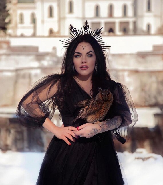 Gothic Black Crystal Halo Crown Headpiece for Women Halloween Photoshoot ?✨ The Black Crystal Seven Dagger Halo Crown, a must-have  main image 4