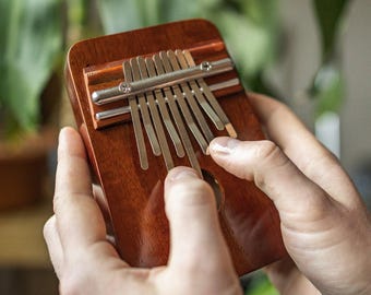 Instrumento musical Kalimba de piano de pulgar de 9 notas estilo Mbira 9N2T de madera maciza