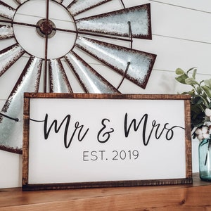 Mr and Mrs Sign, Established Date Sign, Wedding Gift, Bridal Shower Gift, Wood Sign, Farmhouse Sign, Anniversary Gift, Husband and Wife Sign
